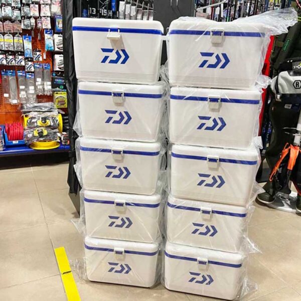 NEVERA DAIWA PARA LA PESCA DE 8 LITROS