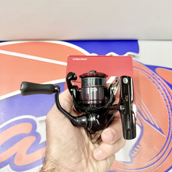 CARRETE DE SPINNING DAIWA FUEGO LT 2023 2000S XH - Imagen 6