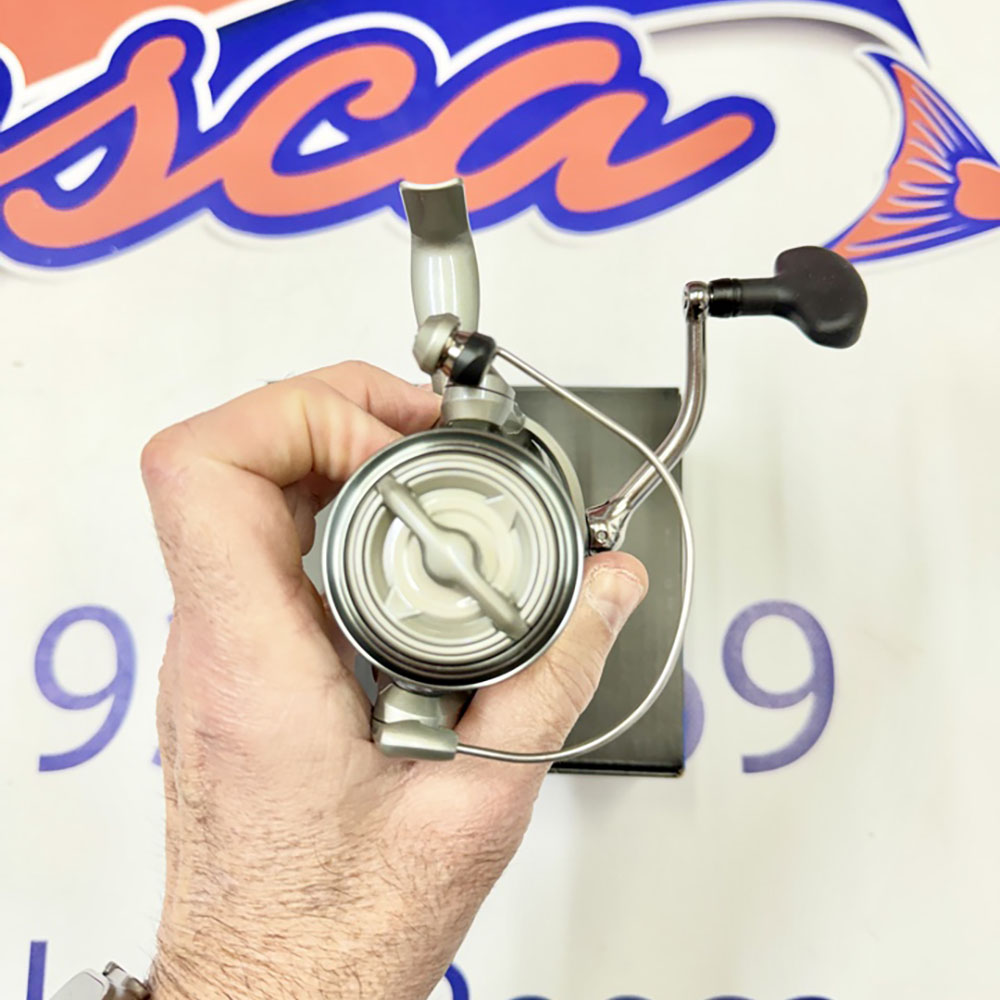 CARRETE DE SPINNING OKUMA AVENGER B 4000B - Imagen 3