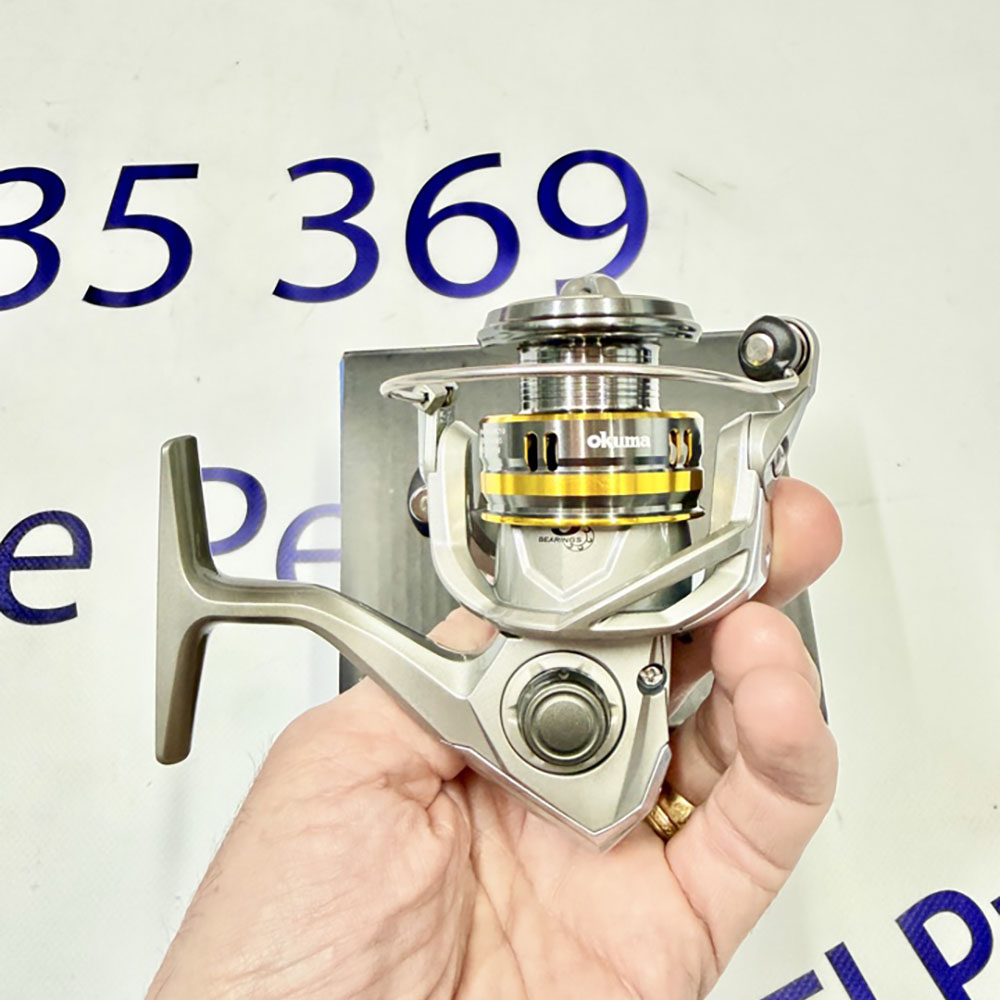 CARRETE DE SPINNING OKUMA AVENGER B C2000B - Imagen 2