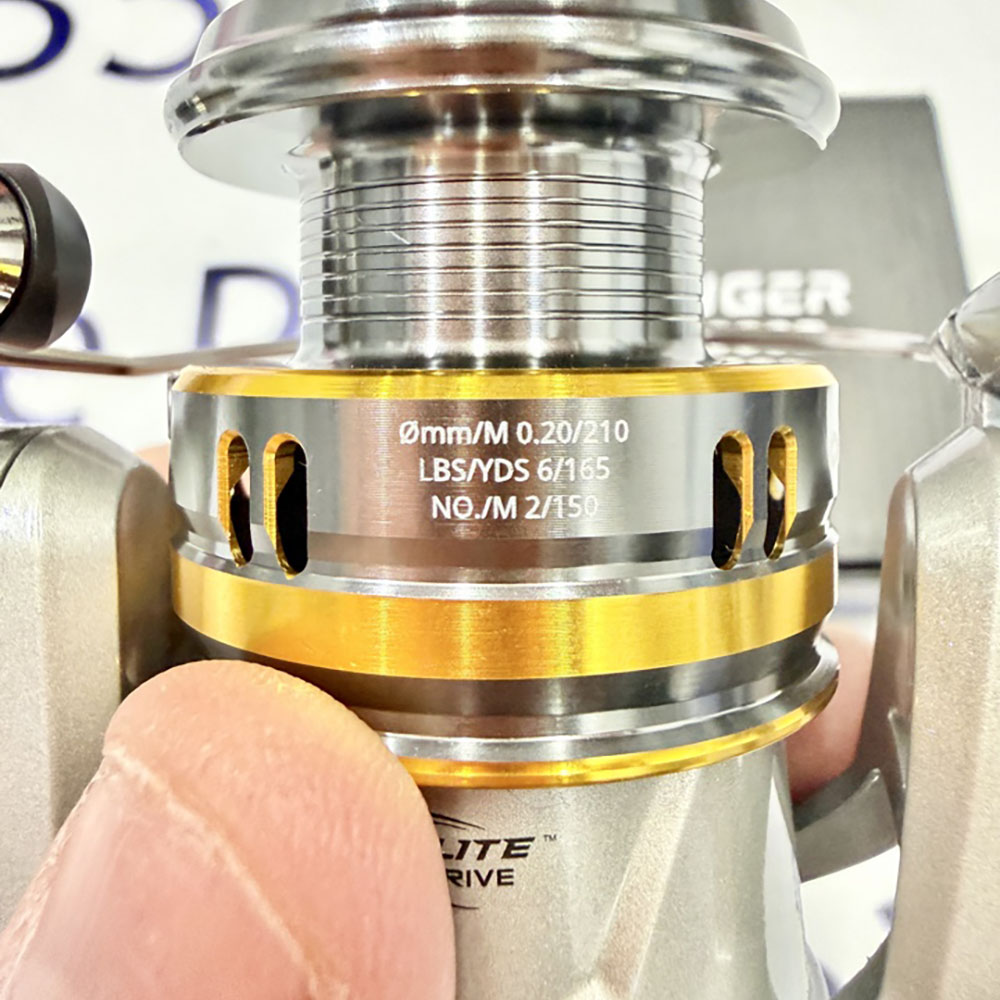 CARRETE DE SPINNING OKUMA AVENGER B C2000B - Imagen 3
