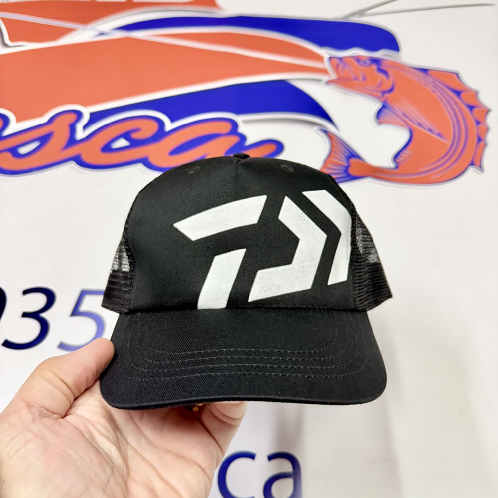 GORRA DE PESCA DAIWA TRANSPIRABLE NEGRA LOGO BLANCO